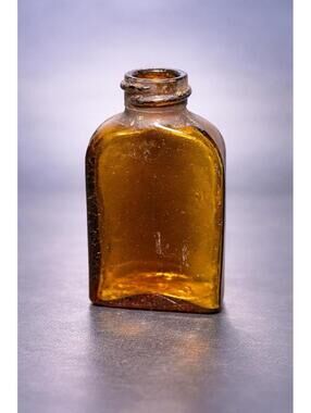 Owens-Illinois 1932 Amber Apothecary Medicine Bottle Screw Top, 1.5x0.75x2.5”